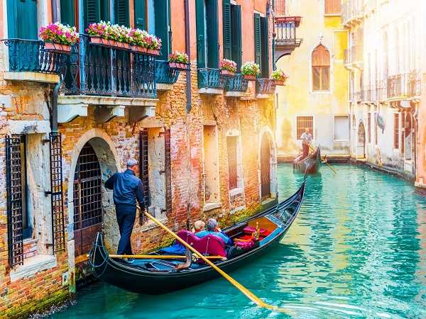 du-thuyen-gondola-venice