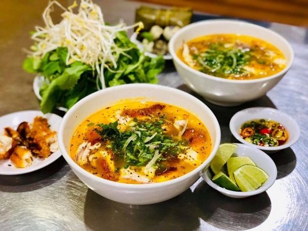 banh-canh-ca-loc-quang-binh