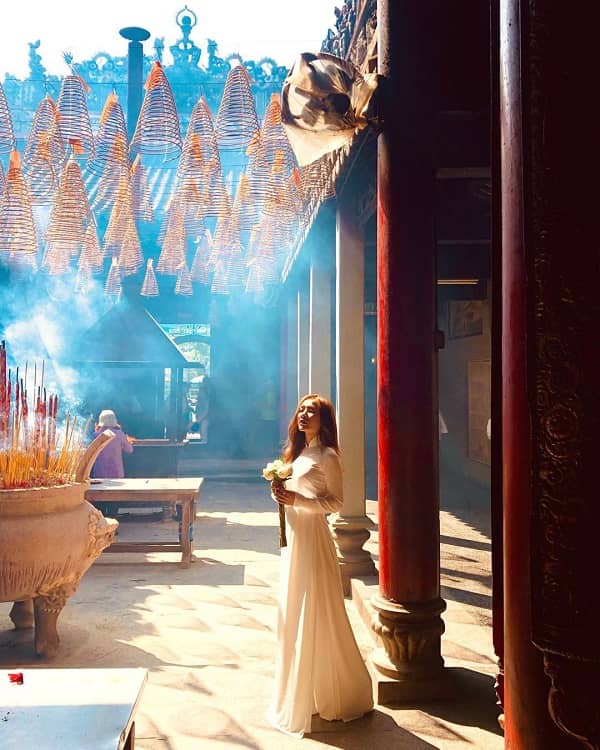 chup-anh-ao-dai-chua-ba-thien-hau-min