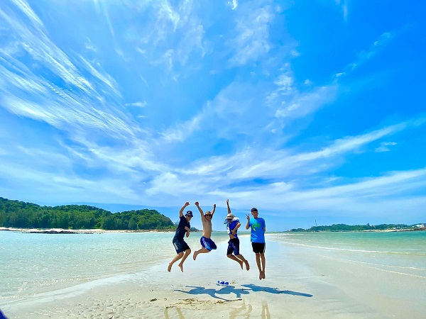 Tham khảo 3 bãi biển đẹp ở Quảng Ninh cho team xê dịch miền Bắc
