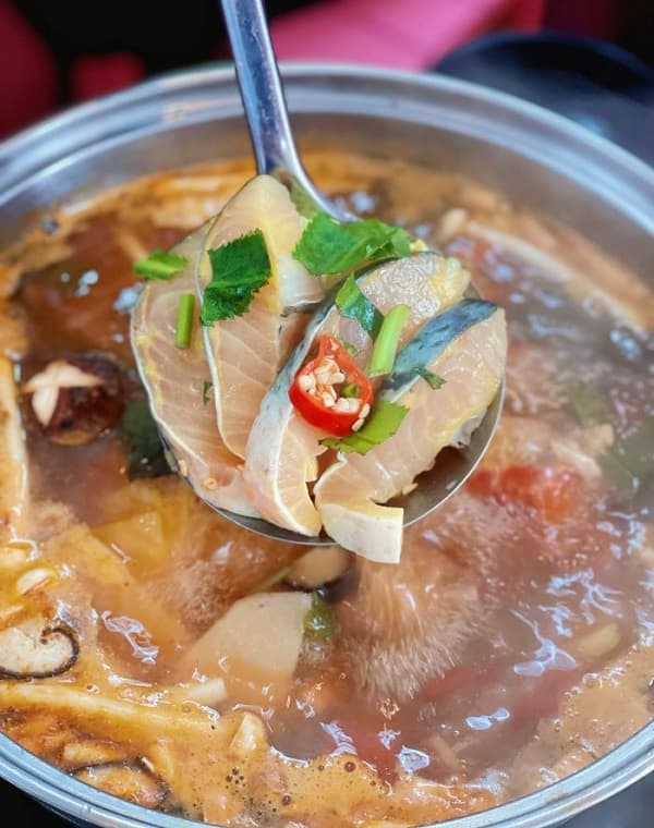 Thưởng thức lẩu cá tầm Măng Đen – đặc sản nổi tiếng đậm chất Tây Nguyên