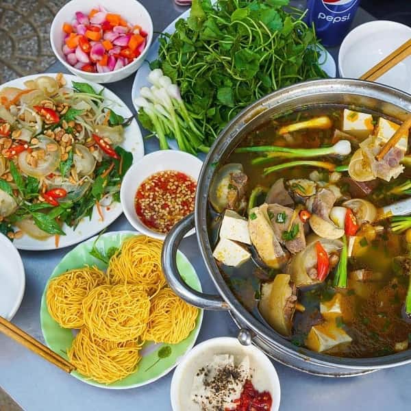Lẩu bò – món ngon đậm đà hương vị Huế thương!