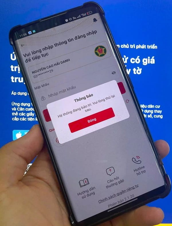 KHUYẾN CÁO - Hành khách nên mang theo bản gốc giấy tờ tuỳ thân khi làm thủ tục bay