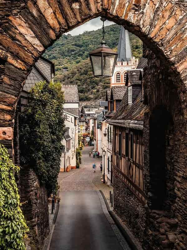 thi-tran-Bacharach-2-min