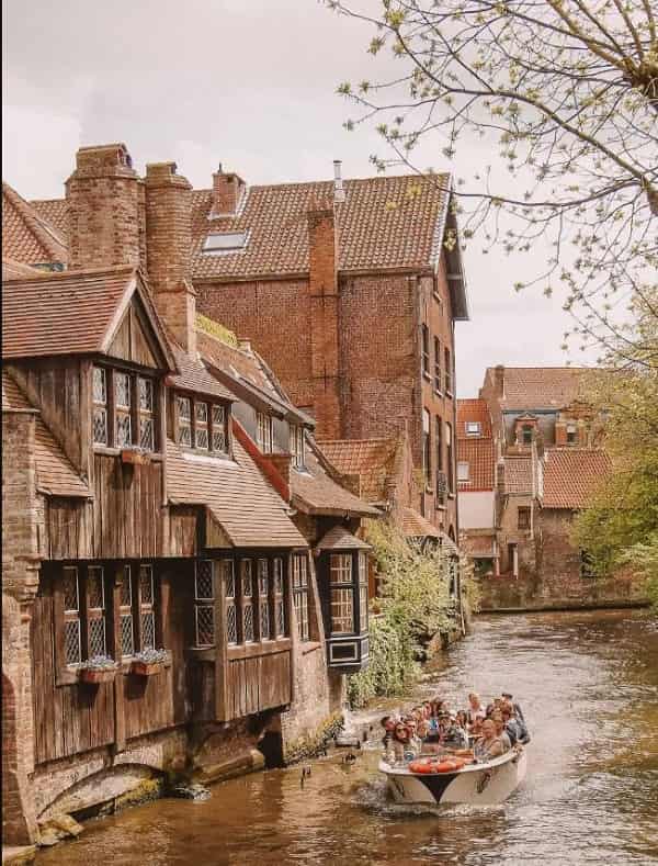 kinh-nghiem-du-lich-Bruges-1-min