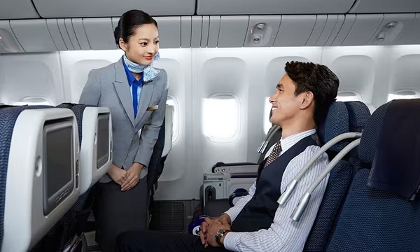 Hãng hàng không All Nippon Airways cung cấp mấy hạng ghế chính trên chuyến bay?