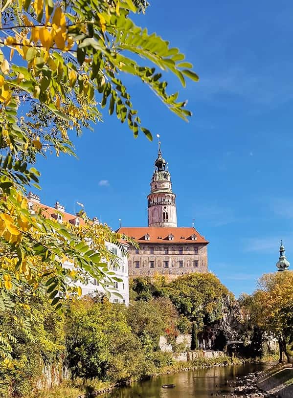 “Chạm” sắc thu vàng ngôi làng di sản Cesky Krumlov (Cộng hòa Séc)