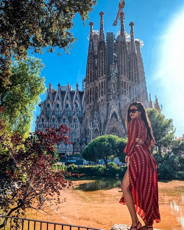 check-in-barcelona-mua-dong-min