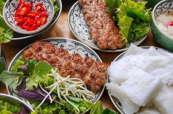 Du lịch Ninh Bình, đừng quên thưởng thức món bún chả phên đầy hấp dẫn