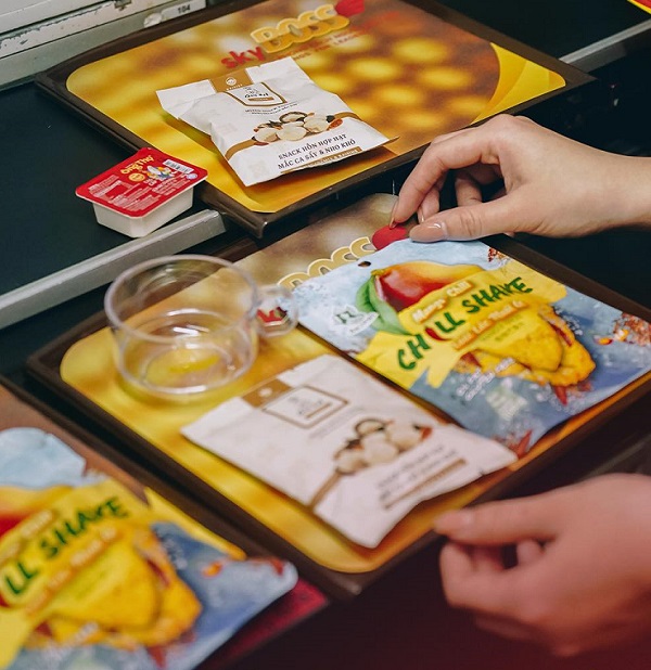 Có thể mang theo đồ ăn vặt trong hành lý xách tay khi đi máy bay không?