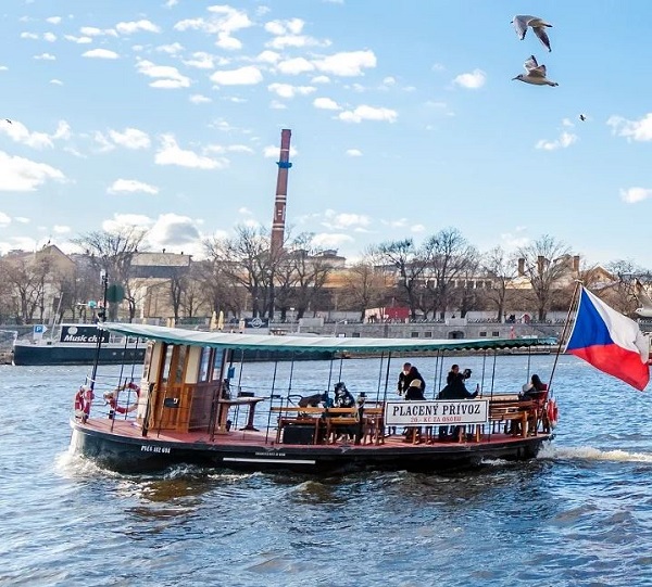 Dịu dàng và đắm say khi đến với mùa hè Praha