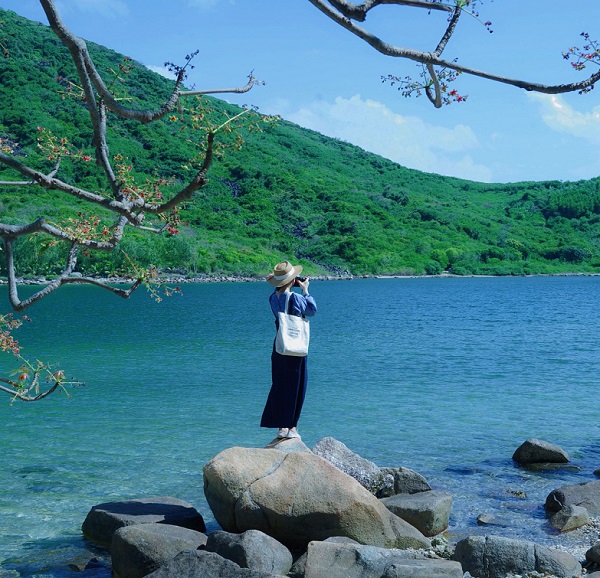 Mùa hè bình yên trên biển Bích Đầm (Nha Trang)