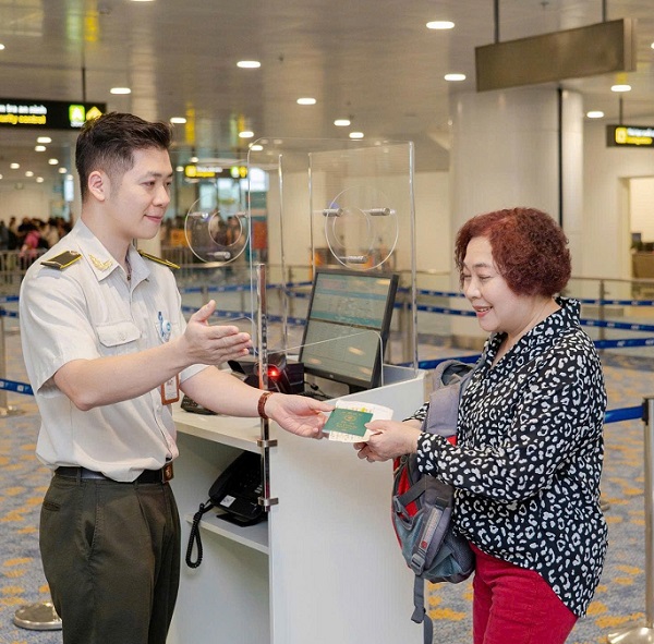 Các trường hợp sẽ bị thu hộ chiếu từ ngày 01/7 theo quy định mới nhất