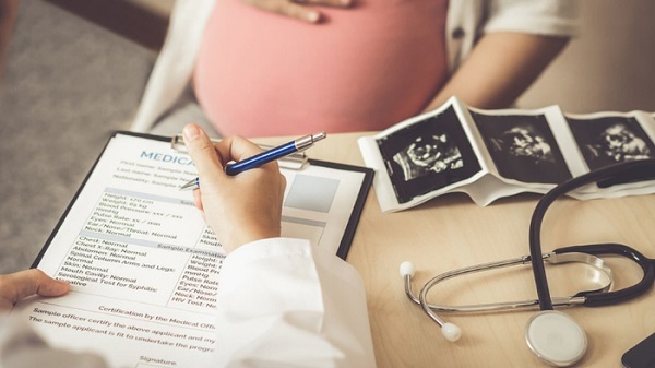 Phụ nữ mang thai đi máy bay nội địa cần xuất trình giấy tờ gì?