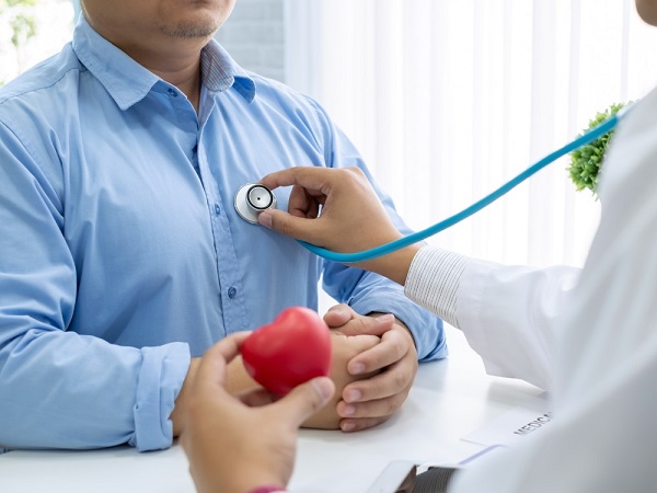 Bệnh nhân đặt stent tim có đi máy bay được không?