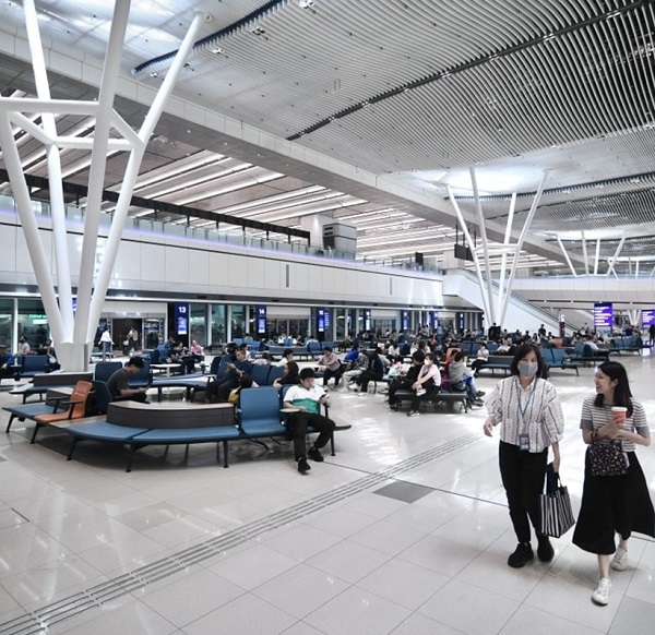 nha-ha-t2-san-bay-hong-kong-1