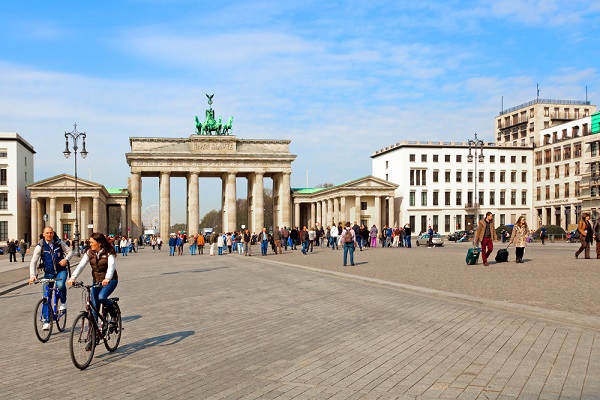 Du lịch Berlin (Đức) nên đặt phòng khách sạn ở khu vực nào?