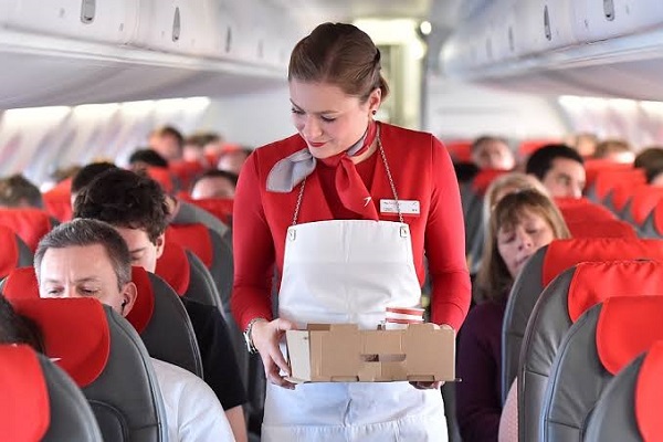 Austrian Airlines là hãng hàng không nước nào? Khai thác mấy hạng ghế phục vụ hành khách?