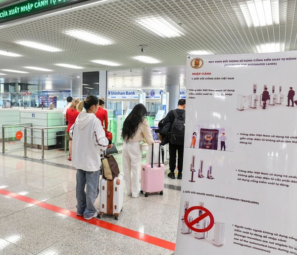 Hướng dẫn đăng ký xuất nhập cảnh tự động (Autogate) tại sân bay Nội Bài 