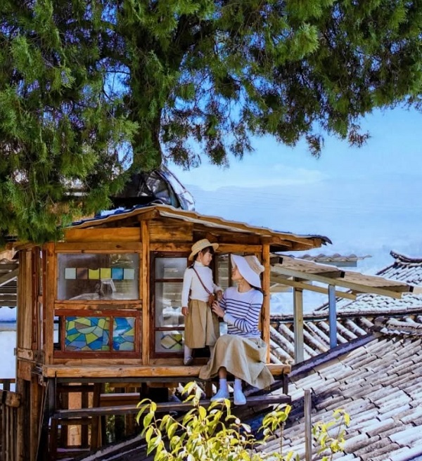 Khám phá vẻ đẹp truyền thống và nhịp sống chậm rãi tại hai cổ trấn nức tiếng Lệ Giang