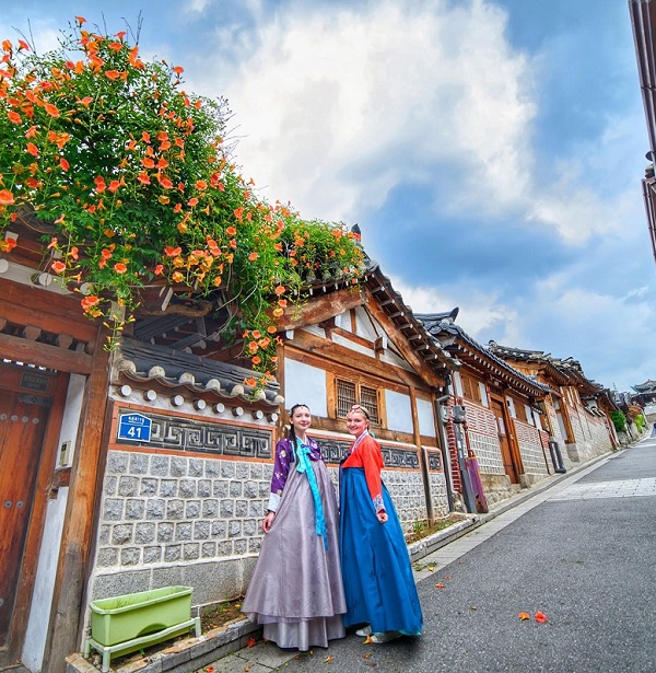 den-langBukchon-Hanok-mua-thu